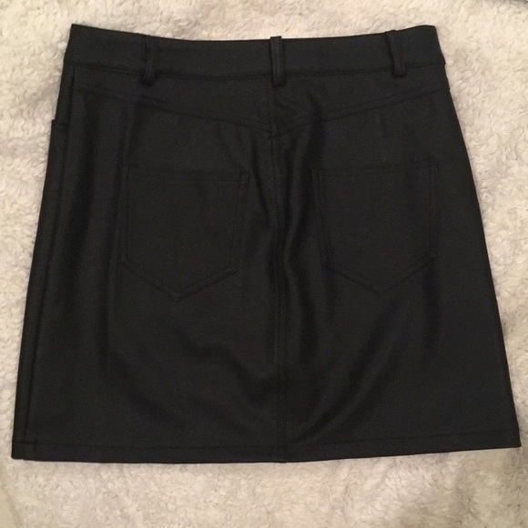 Black Faux Leather pleather skirt NWT - Picture 4 of 7